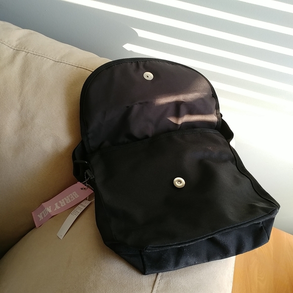 W♥C / Wego Japan strawberry milk bag - Picture 3 of 4